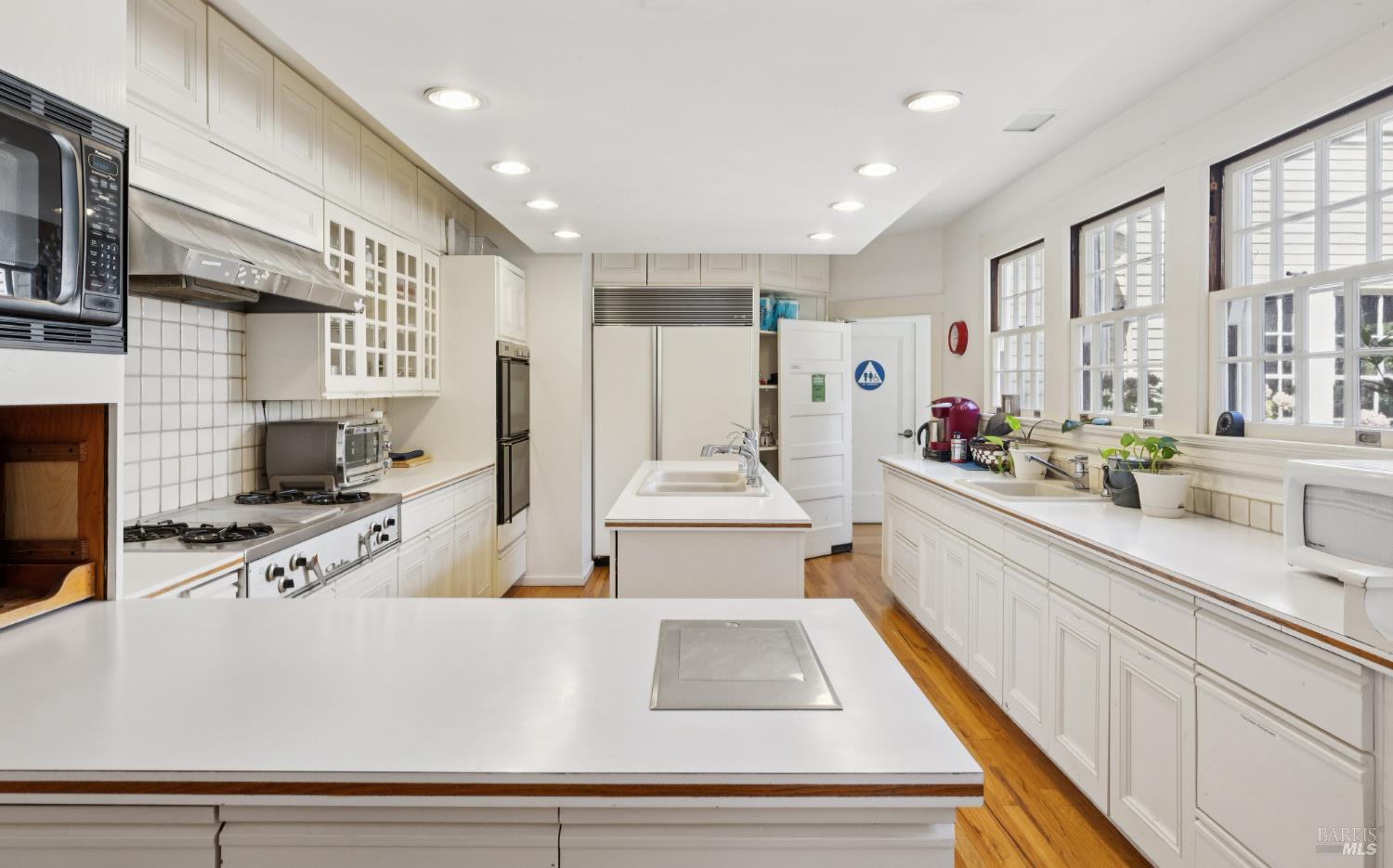 Detail Gallery Image 13 of 30 For 226 Magnolia Ave, San Rafael,  CA 94901 - 13 Beds | 2/2 Baths