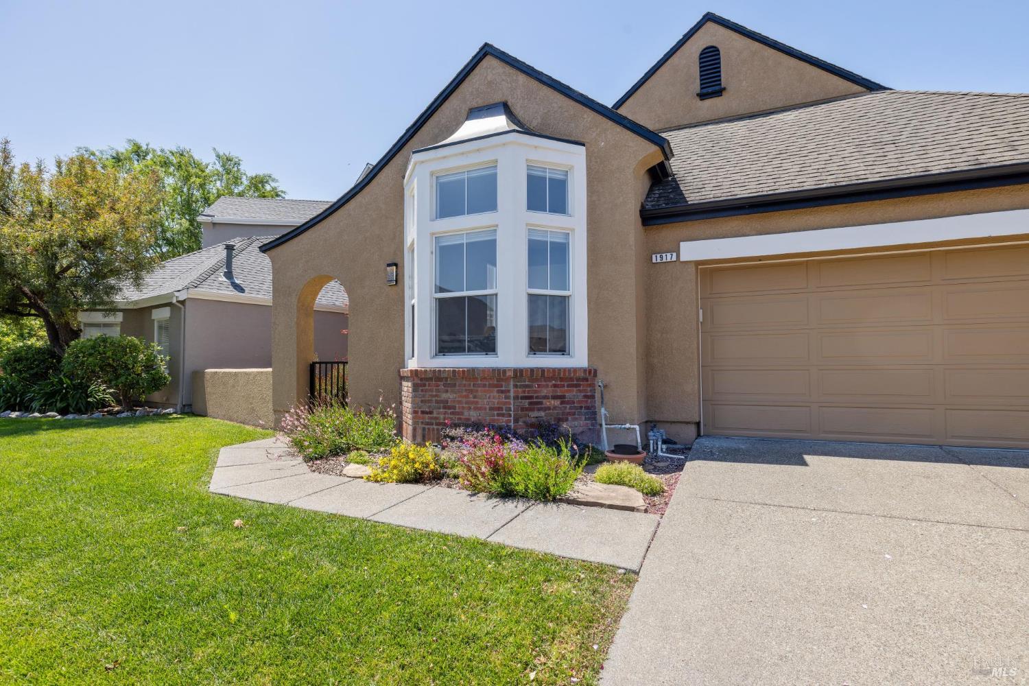 Detail Gallery Image 5 of 51 For 1917 Falcon Ridge Dr, Petaluma,  CA 94954 - 3 Beds | 2 Baths