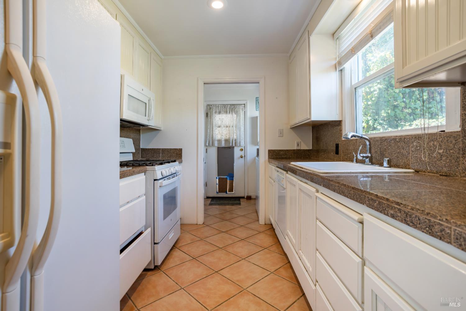 Detail Gallery Image 9 of 32 For 127 Hill Dr, Vallejo,  CA 94590 - 3 Beds | 1 Baths