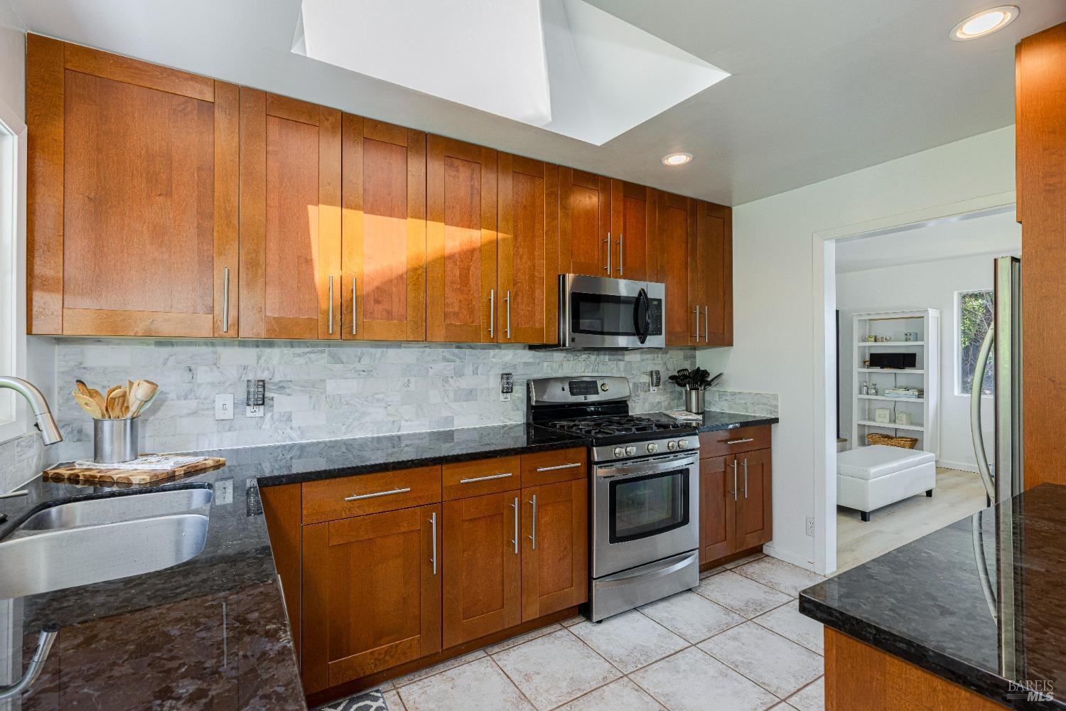 Detail Gallery Image 31 of 74 For 711 Alta Vista Rd, Mill Valley,  CA 94941 - 4 Beds | 2 Baths