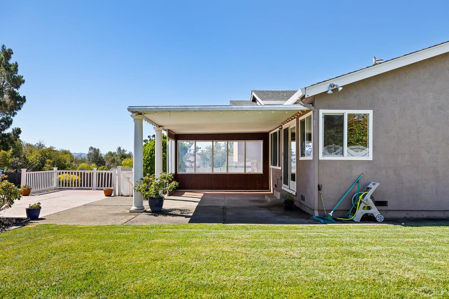 Detail Gallery Image 36 of 58 For 132 Chelsea Hills Dr, Benicia,  CA 94510 - 3 Beds | 2 Baths