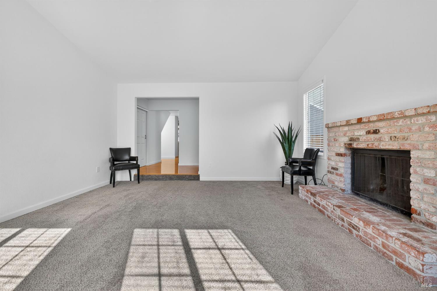 Detail Gallery Image 12 of 46 For 7134 Carillon Ct, Rohnert Park,  CA 94928 - 5 Beds | 2/1 Baths