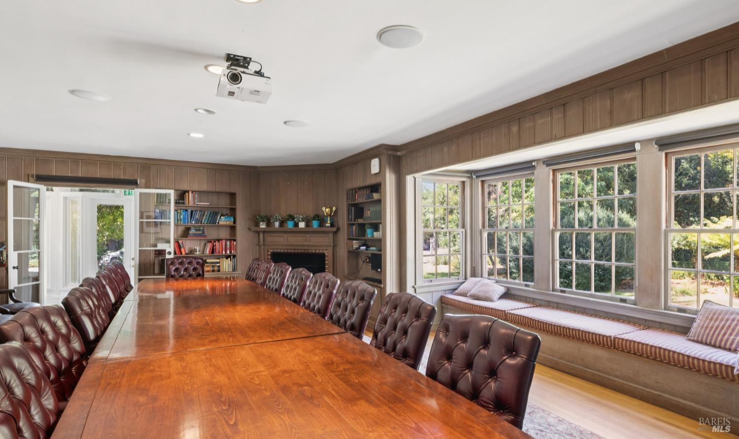 Detail Gallery Image 10 of 30 For 226 Magnolia Ave, San Rafael,  CA 94901 - 13 Beds | 2/2 Baths
