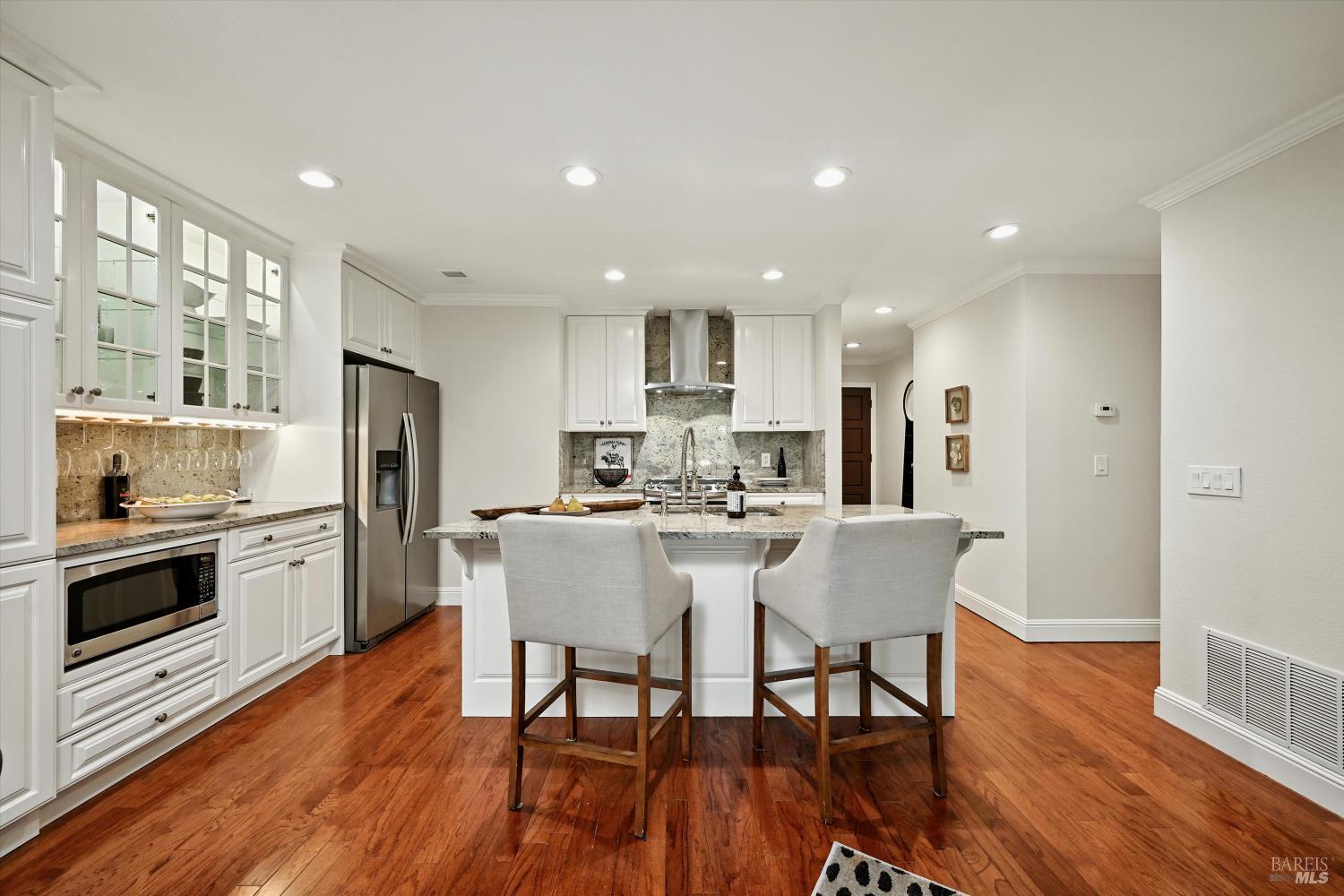Detail Gallery Image 9 of 30 For 152 Vineyard Cir, Yountville,  CA 94599 - 2 Beds | 2 Baths