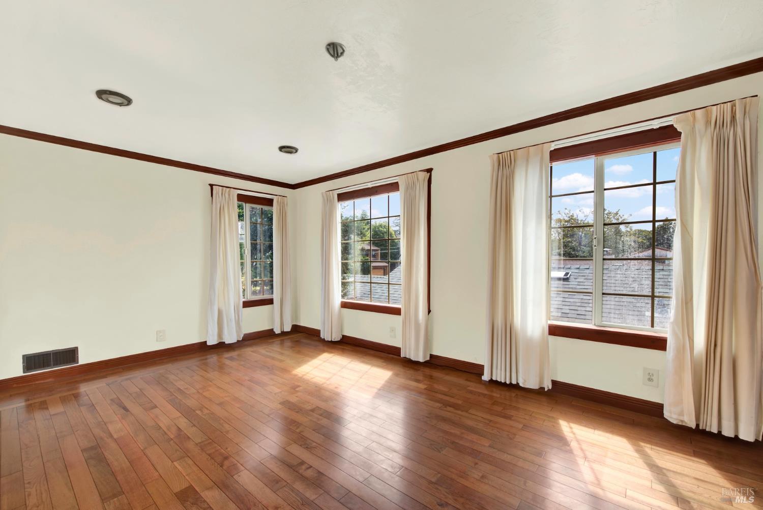 Detail Gallery Image 31 of 64 For 2629 Brooks Ave, El Cerrito,  CA 94530 - 5 Beds | 3/1 Baths