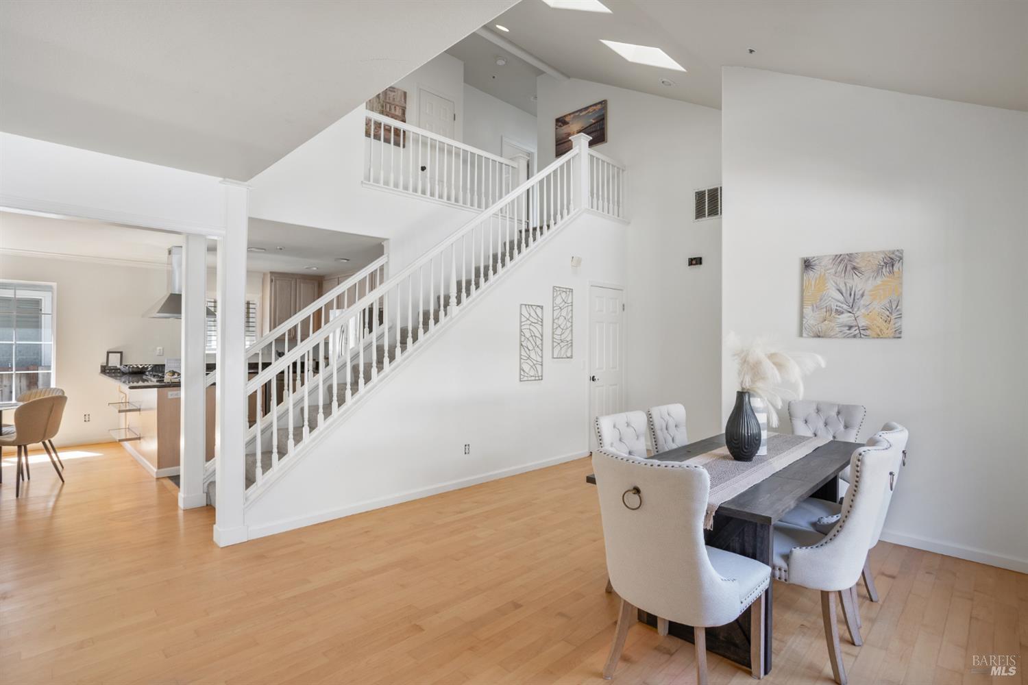 Detail Gallery Image 10 of 82 For 28 Adrian Ter, San Rafael,  CA 94903 - 3 Beds | 2/1 Baths