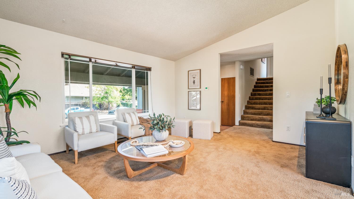 Detail Gallery Image 7 of 60 For 724 Garfield Dr, Petaluma,  CA 94954 - 4 Beds | 3 Baths
