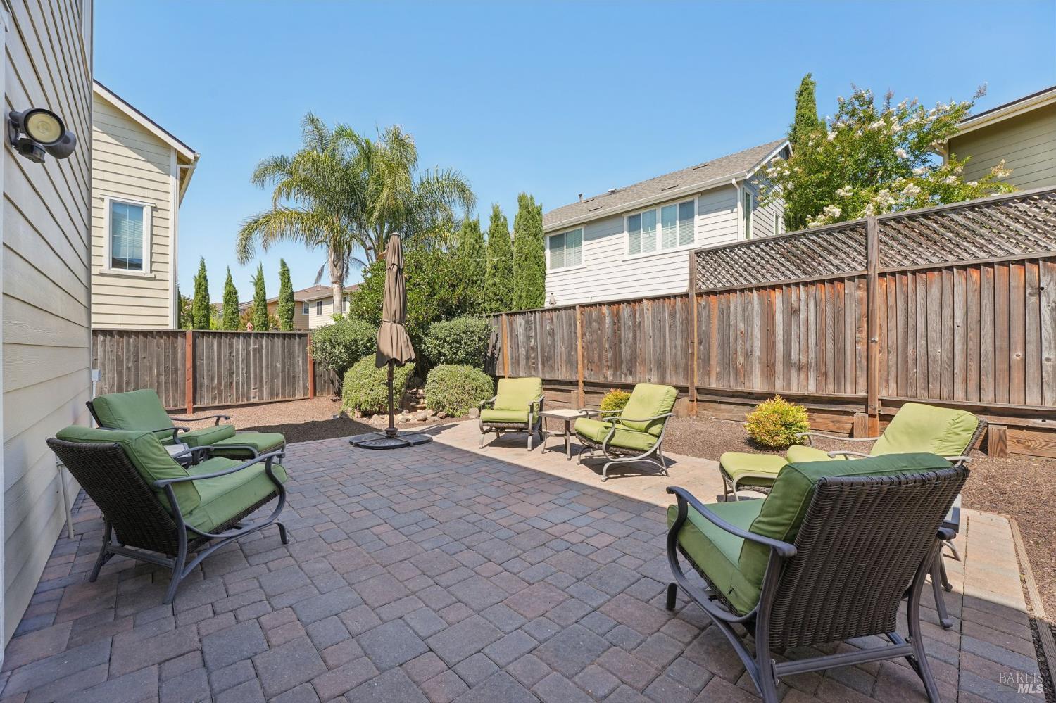 Detail Gallery Image 33 of 37 For 1747 Chinar Dr, Petaluma,  CA 94954 - 3 Beds | 2/1 Baths