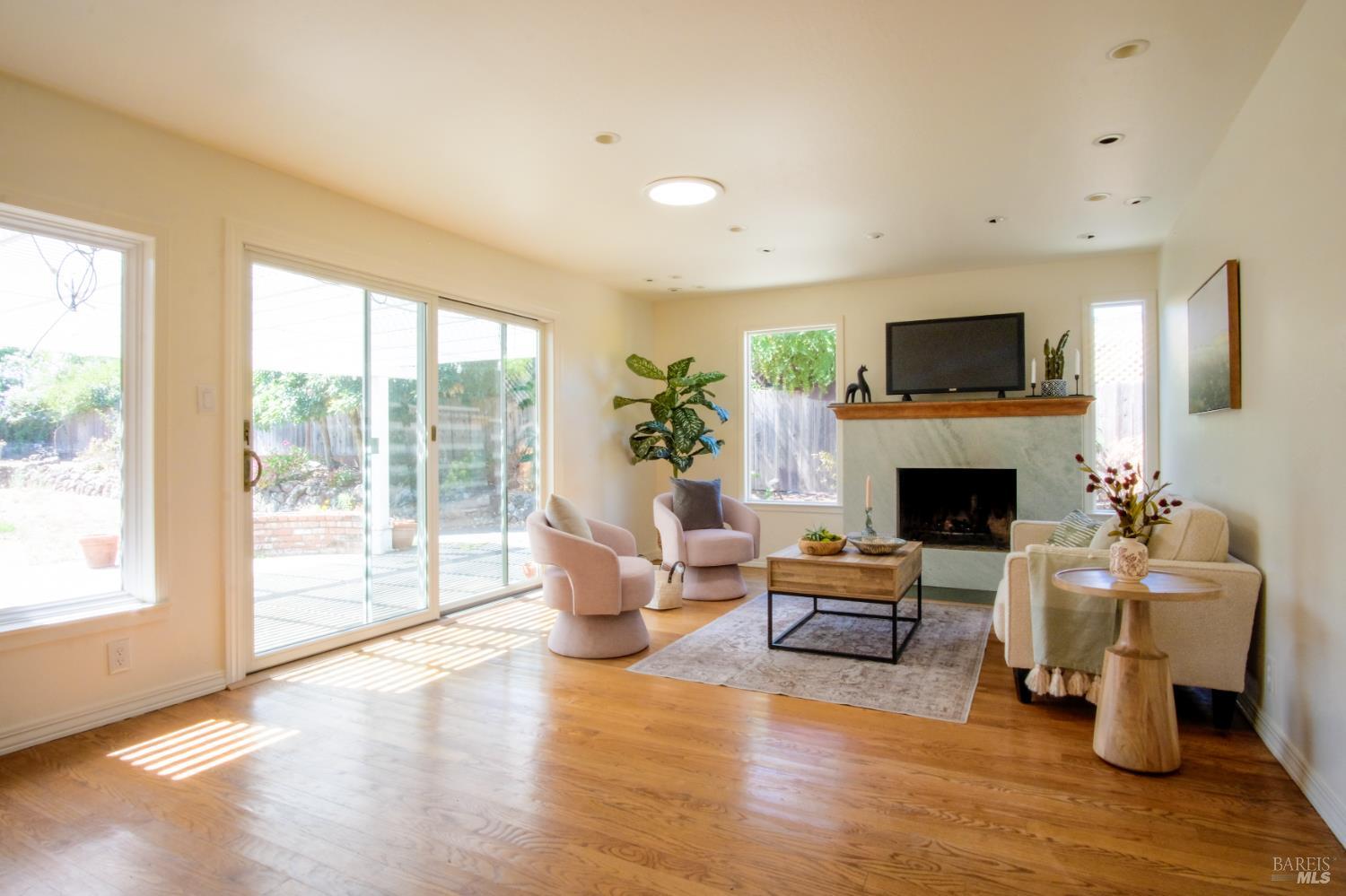 Detail Gallery Image 14 of 35 For 31 Esmeyer Dr, San Rafael,  CA 94903 - 3 Beds | 2 Baths