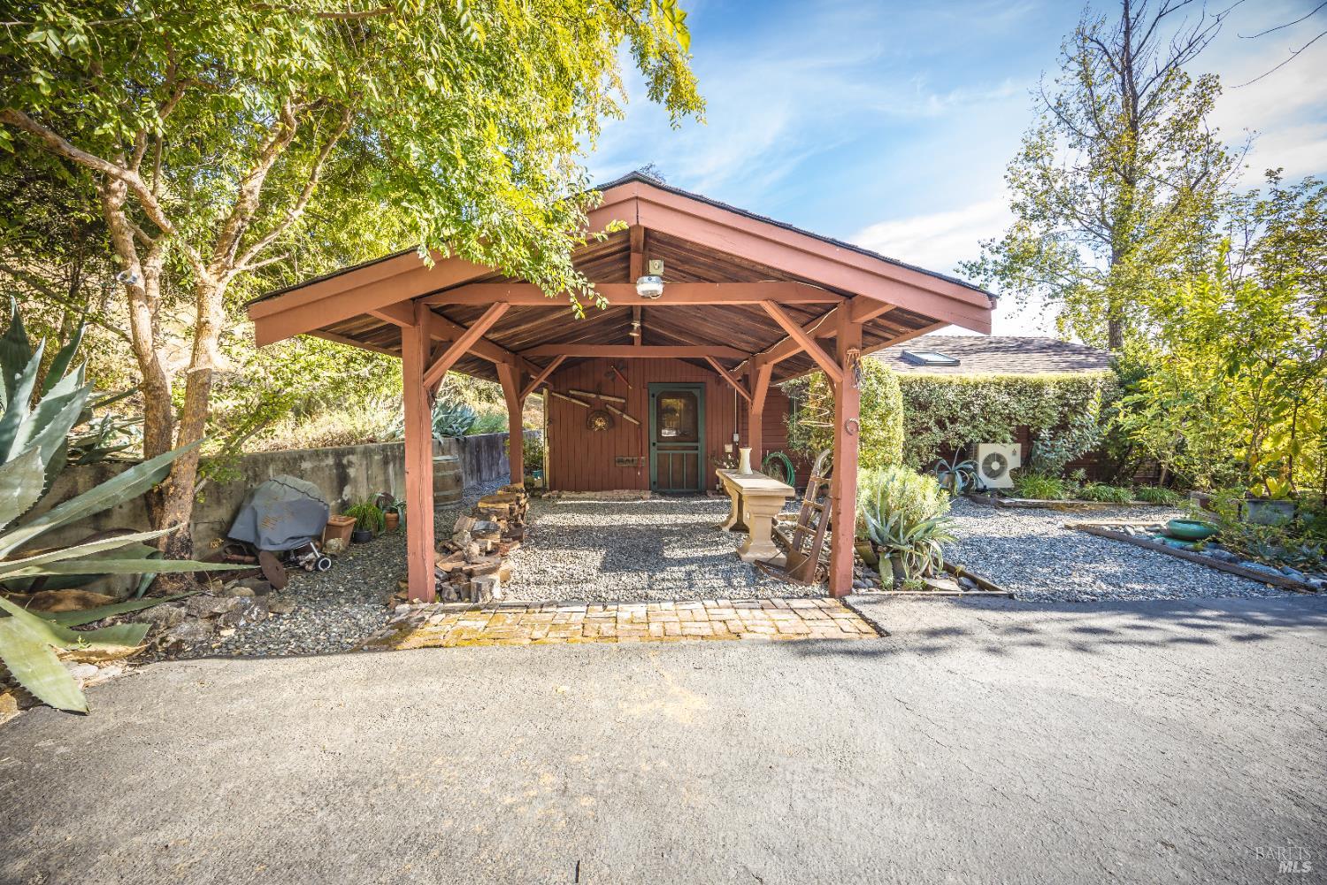 Detail Gallery Image 9 of 43 For 28678 River Rd, Cloverdale,  CA 95425 - 2 Beds | 1/1 Baths
