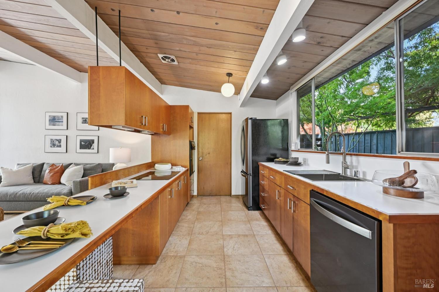 Detail Gallery Image 24 of 56 For 12 Mount Susitna Ct, San Rafael,  CA 94903 - 4 Beds | 2 Baths