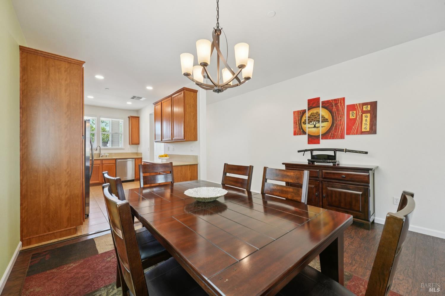 Detail Gallery Image 9 of 37 For 1747 Chinar Dr, Petaluma,  CA 94954 - 3 Beds | 2/1 Baths