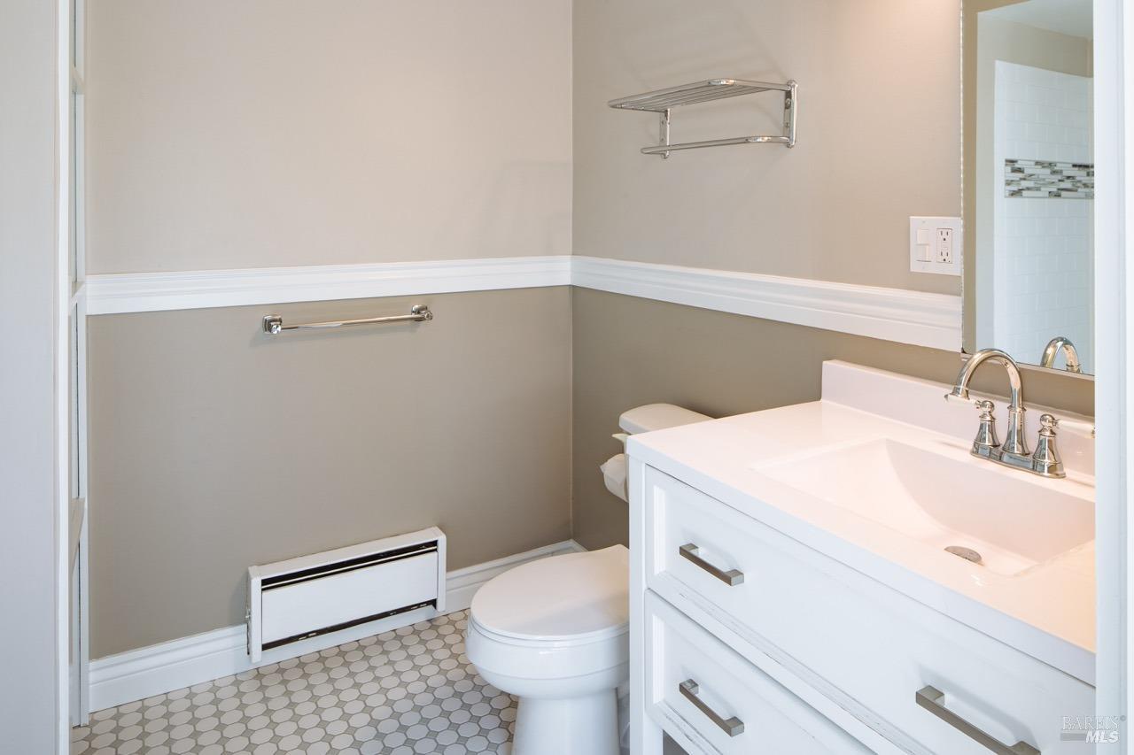 Detail Gallery Image 22 of 69 For 5215 Lakeville Hwy, Petaluma,  CA 94954 - 6 Beds | 5/1 Baths