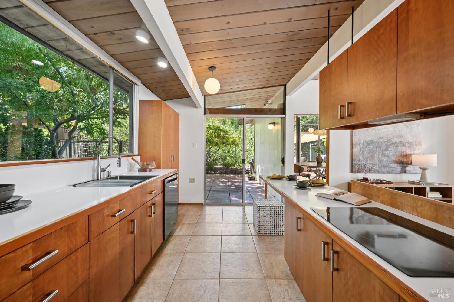 Detail Gallery Image 6 of 56 For 12 Mount Susitna Ct, San Rafael,  CA 94903 - 4 Beds | 2 Baths