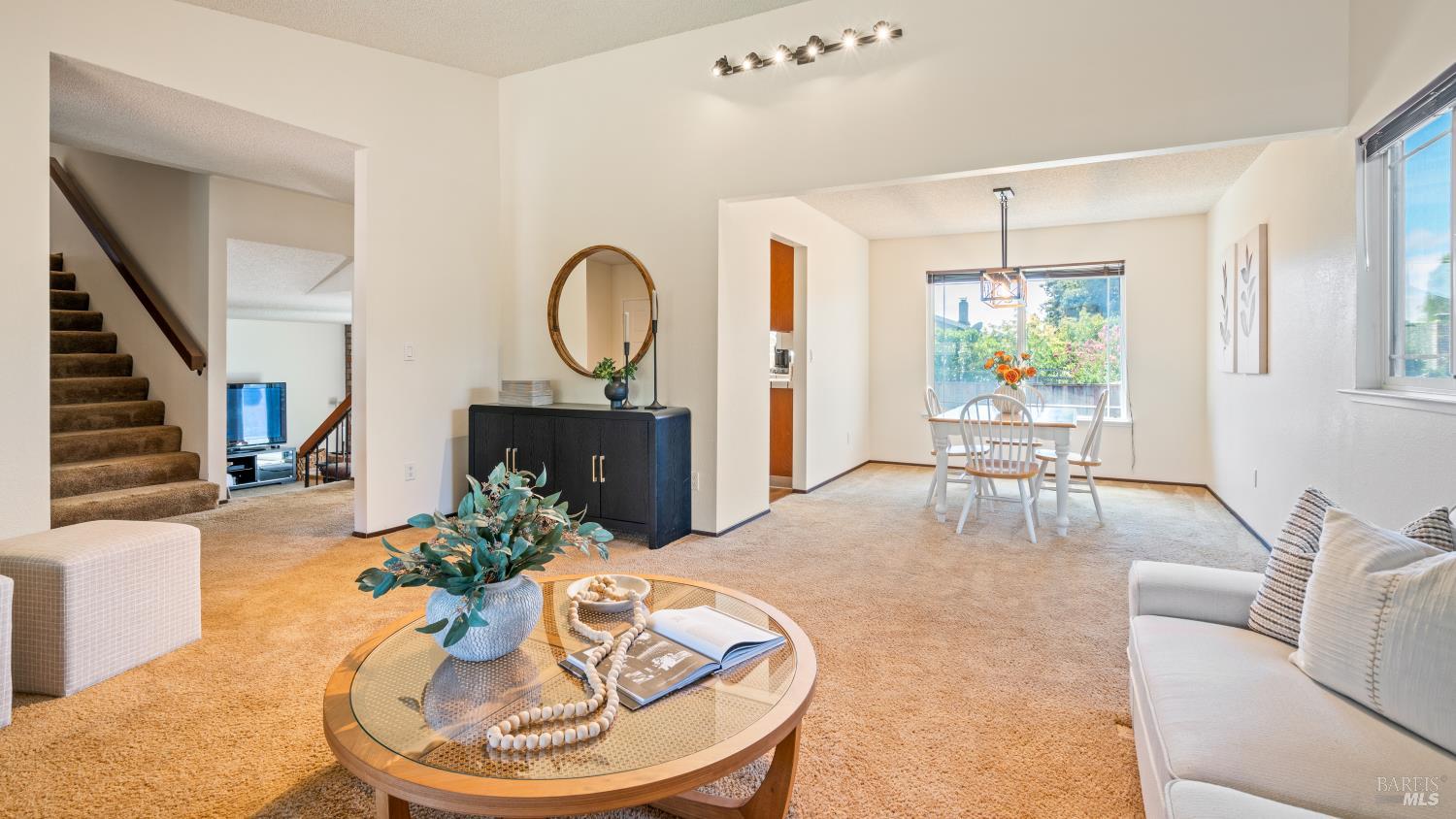 Detail Gallery Image 9 of 60 For 724 Garfield Dr, Petaluma,  CA 94954 - 4 Beds | 3 Baths