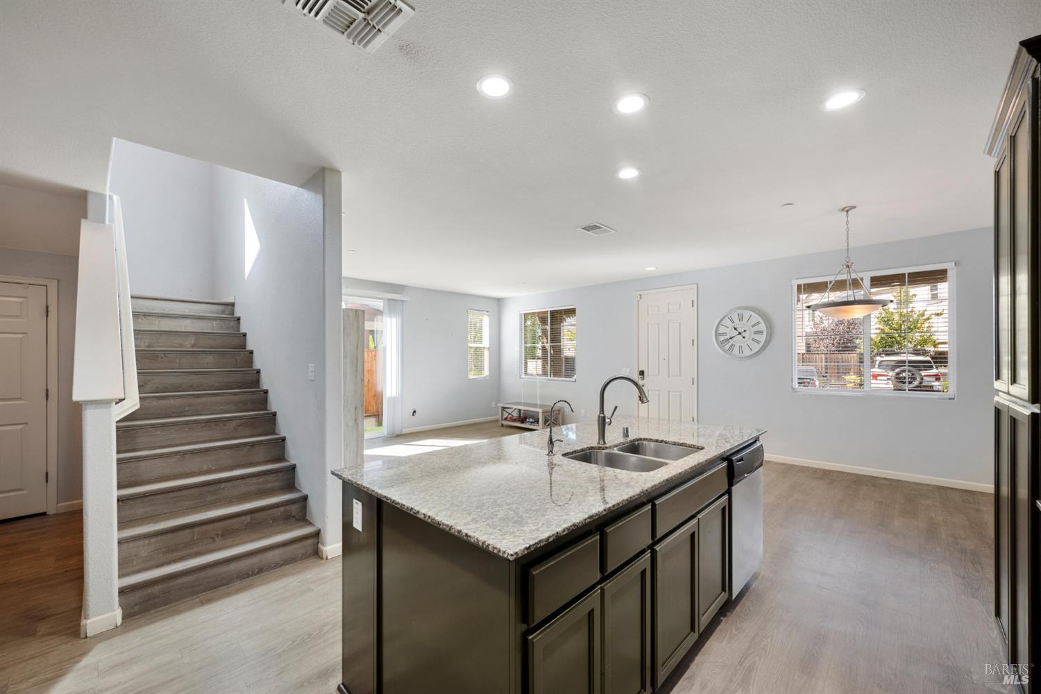 Detail Gallery Image 16 of 46 For 141 Summertime Ln, Suisun City,  CA 94585 - 4 Beds | 3 Baths