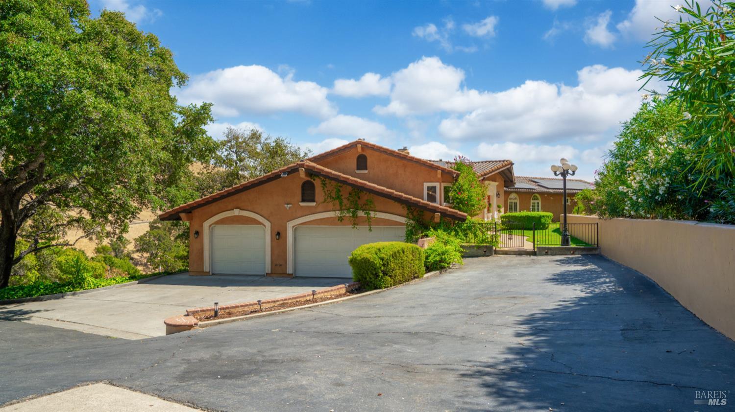 Detail Gallery Image 8 of 99 For 3380 Hidden Valley Ln, Fairfield,  CA 94534 - 5 Beds | 6/1 Baths