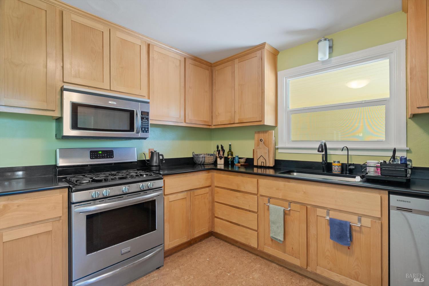 Detail Gallery Image 14 of 65 For 644 Piezzi Rd, Santa Rosa,  CA 95401 - 3 Beds | 1/1 Baths