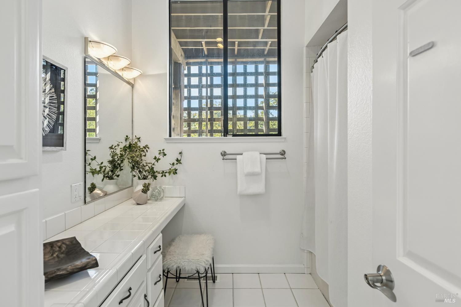 Detail Gallery Image 51 of 63 For 103 Holstein Rd, San Anselmo,  CA 94960 - 3 Beds | 2/1 Baths