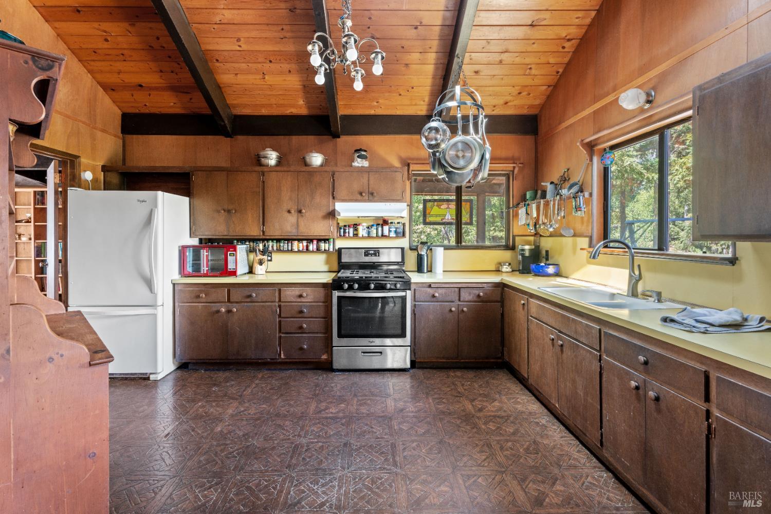 Detail Gallery Image 5 of 28 For 18396 Mariposa Creek Rd, Willits,  CA 95490 - 3 Beds | 3/1 Baths