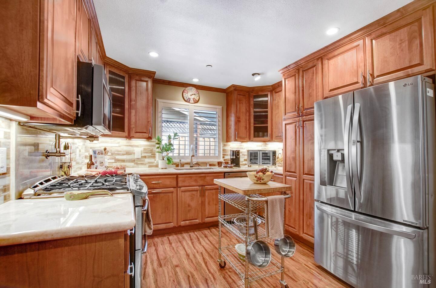 Detail Gallery Image 8 of 37 For 1721 Jennings Ave, Santa Rosa,  CA 95401 - 3 Beds | 2 Baths