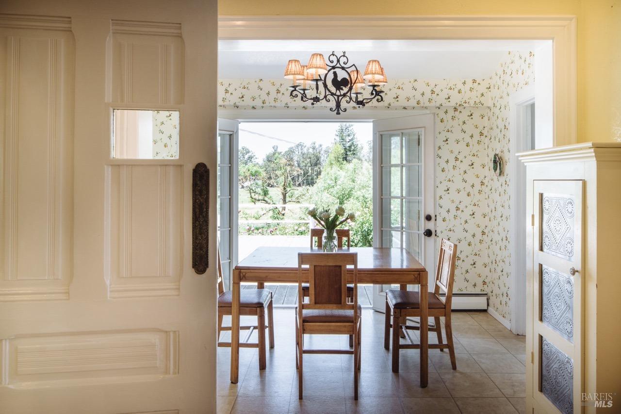 Detail Gallery Image 18 of 69 For 5215 Lakeville Hwy, Petaluma,  CA 94954 - 6 Beds | 5/1 Baths