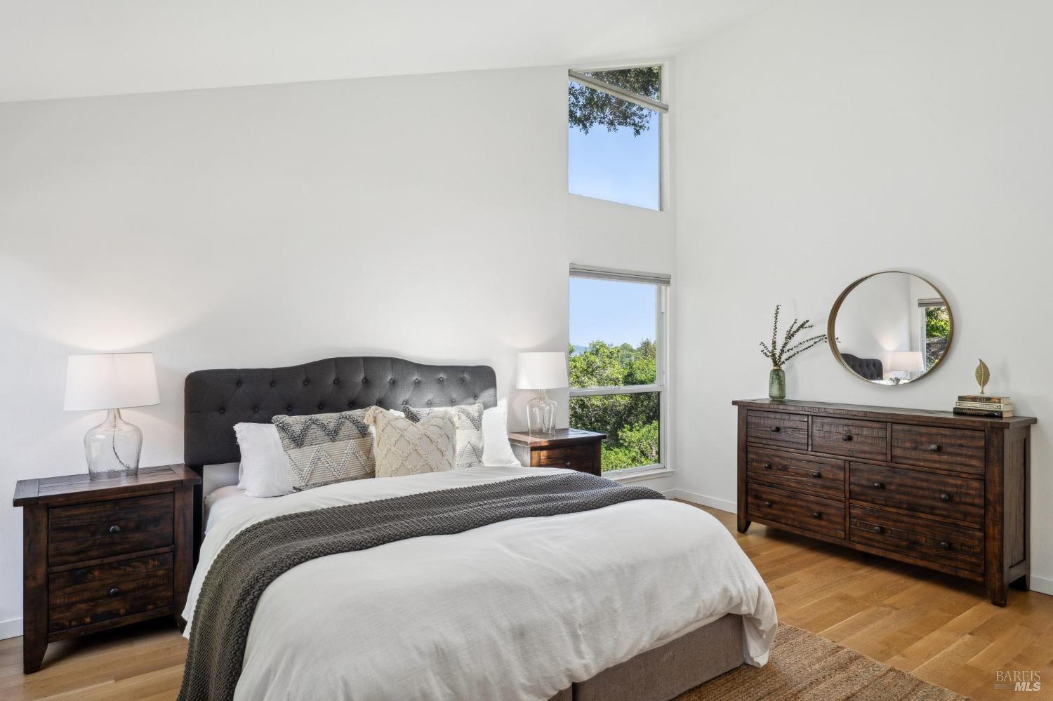 Detail Gallery Image 19 of 50 For 25 Palomino Cir, Novato,  CA 94947 - 5 Beds | 2/1 Baths