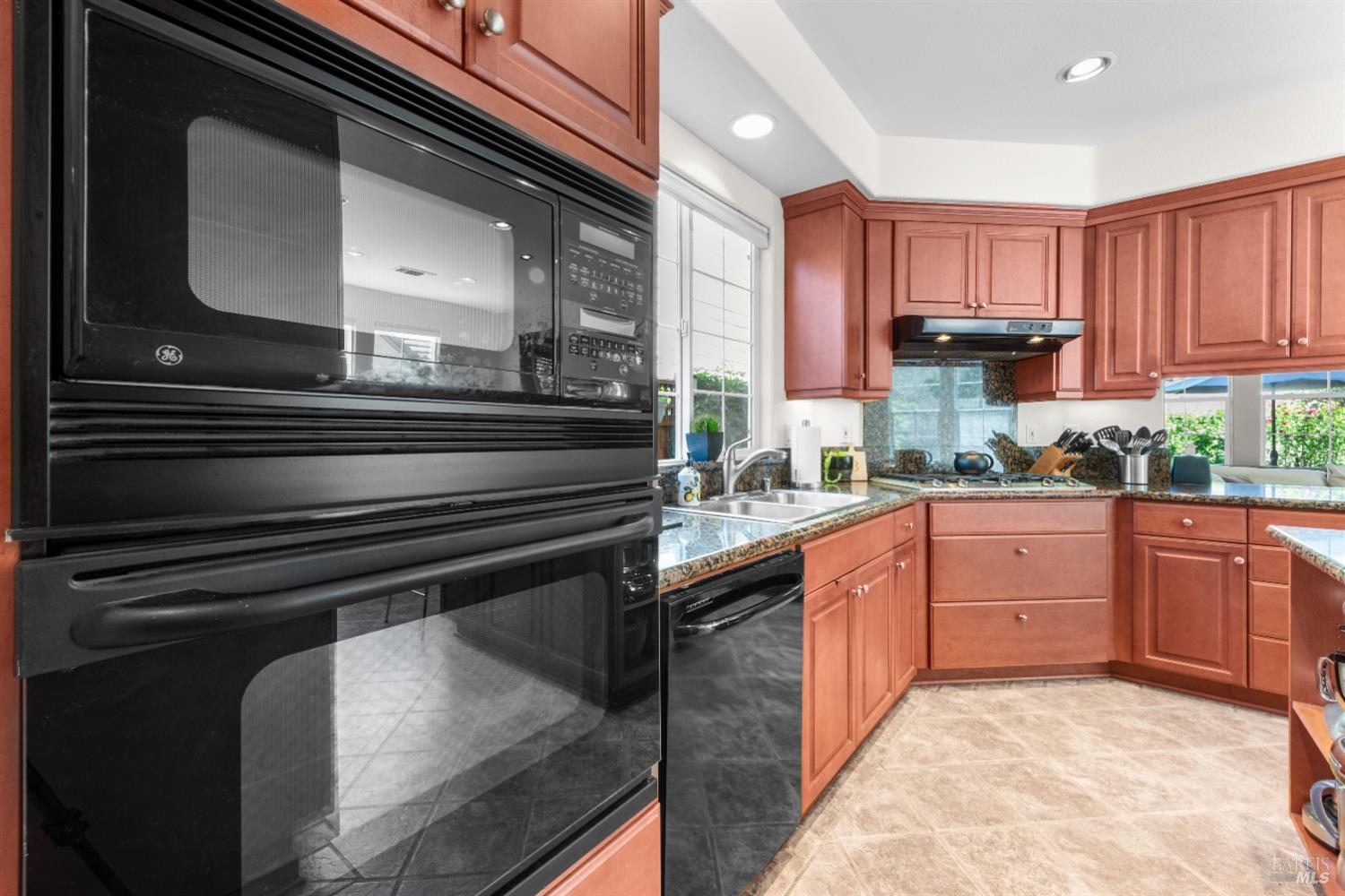 Detail Gallery Image 30 of 99 For 4168 Summer Gate Ave, Vallejo,  CA 94591 - 4 Beds | 3/1 Baths