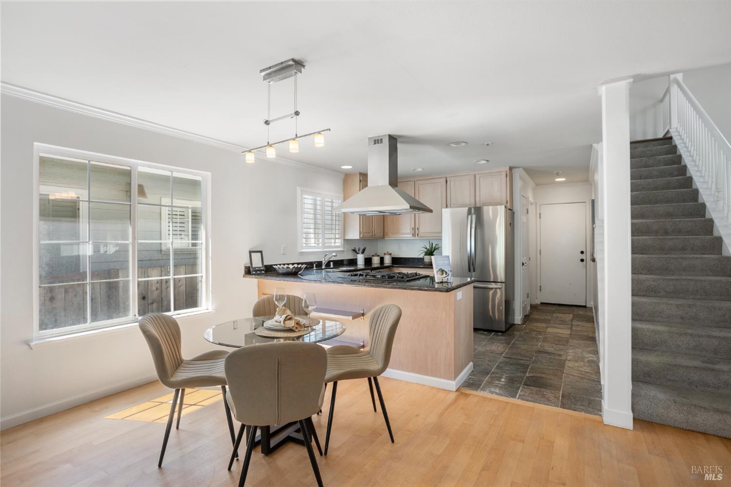 Detail Gallery Image 22 of 82 For 28 Adrian Ter, San Rafael,  CA 94903 - 3 Beds | 2/1 Baths