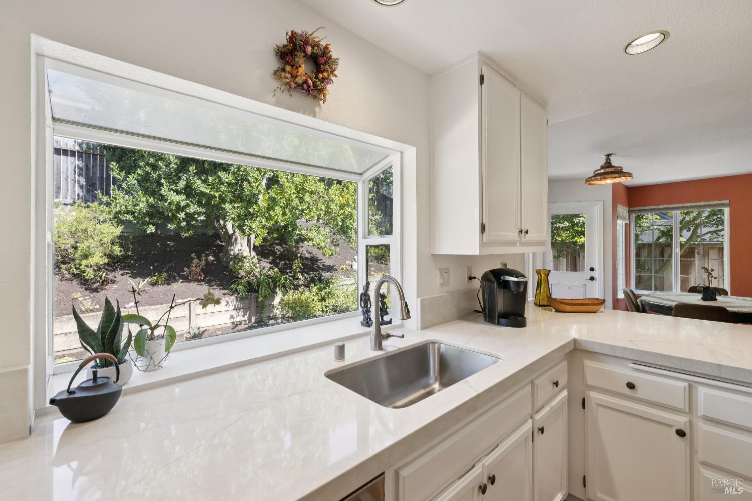Detail Gallery Image 8 of 44 For 770 Miramonte St, Windsor,  CA 95492 - 4 Beds | 3 Baths