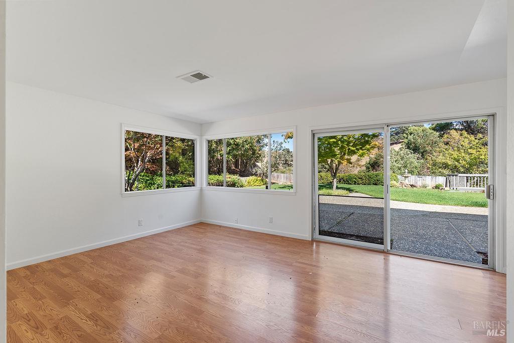Detail Gallery Image 15 of 45 For 432 Turner Dr, Benicia,  CA 94510 - 4 Beds | 2/1 Baths
