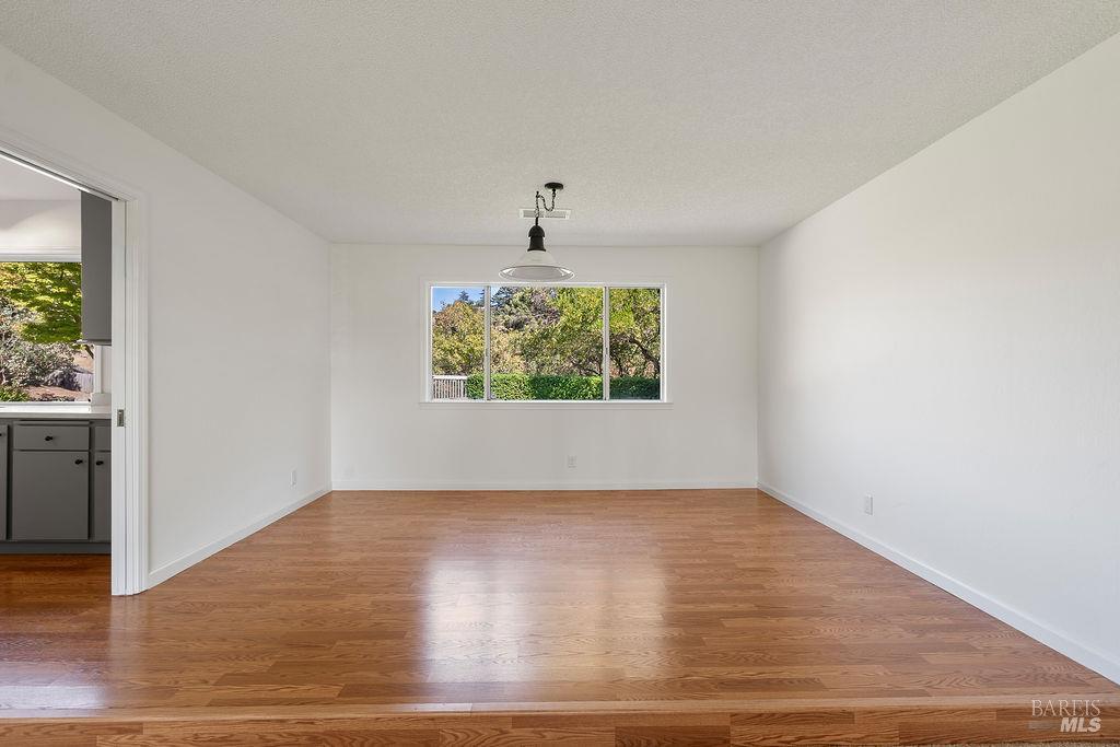 Detail Gallery Image 8 of 45 For 432 Turner Dr, Benicia,  CA 94510 - 4 Beds | 2/1 Baths