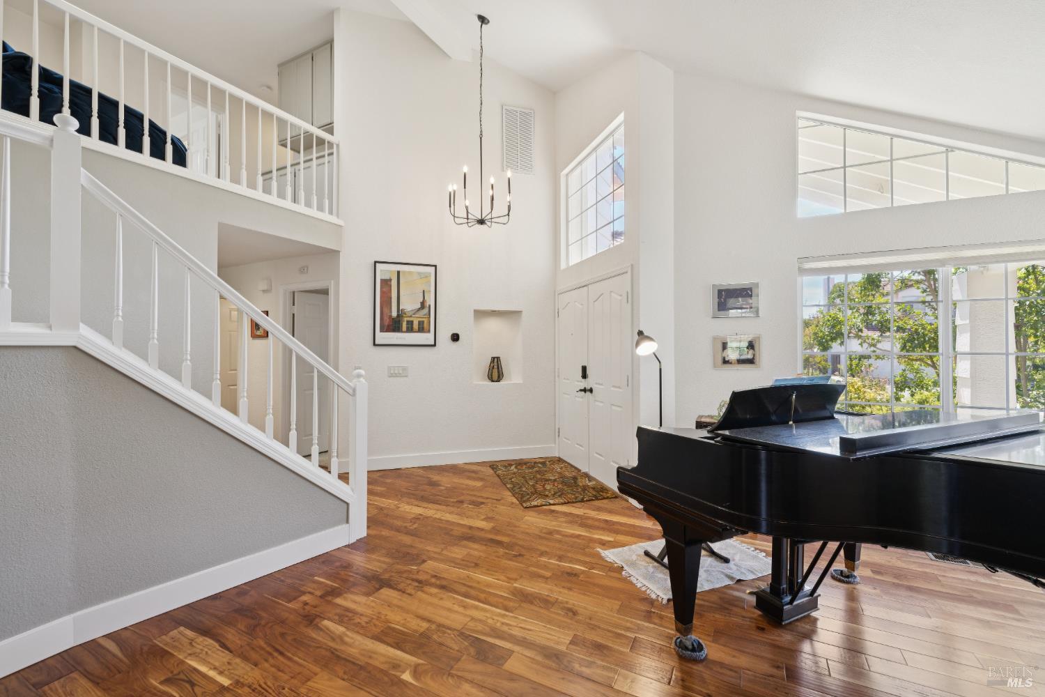 Detail Gallery Image 4 of 44 For 770 Miramonte St, Windsor,  CA 95492 - 4 Beds | 3 Baths