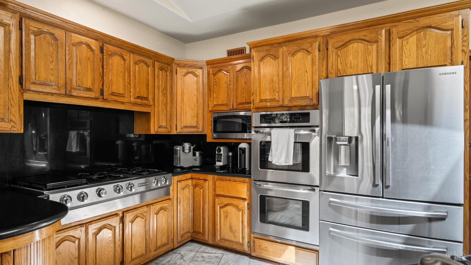 Detail Gallery Image 28 of 99 For 3380 Hidden Valley Ln, Fairfield,  CA 94534 - 5 Beds | 6/1 Baths