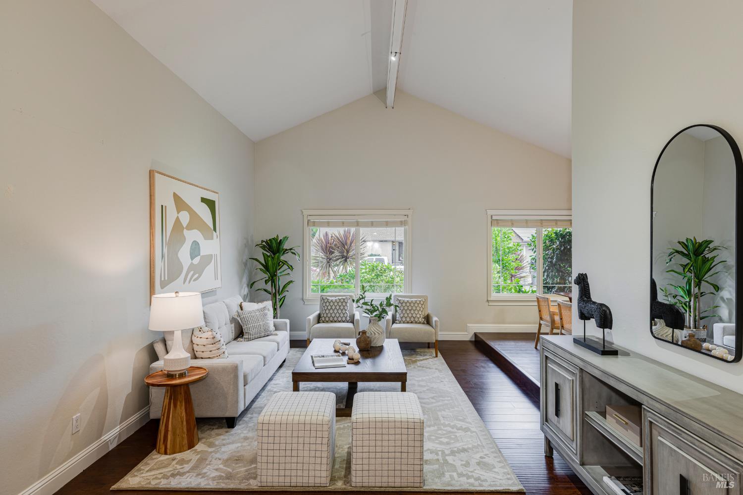 Detail Gallery Image 9 of 52 For 1024 Palmetto Way, Petaluma,  CA 94954 - 3 Beds | 2 Baths