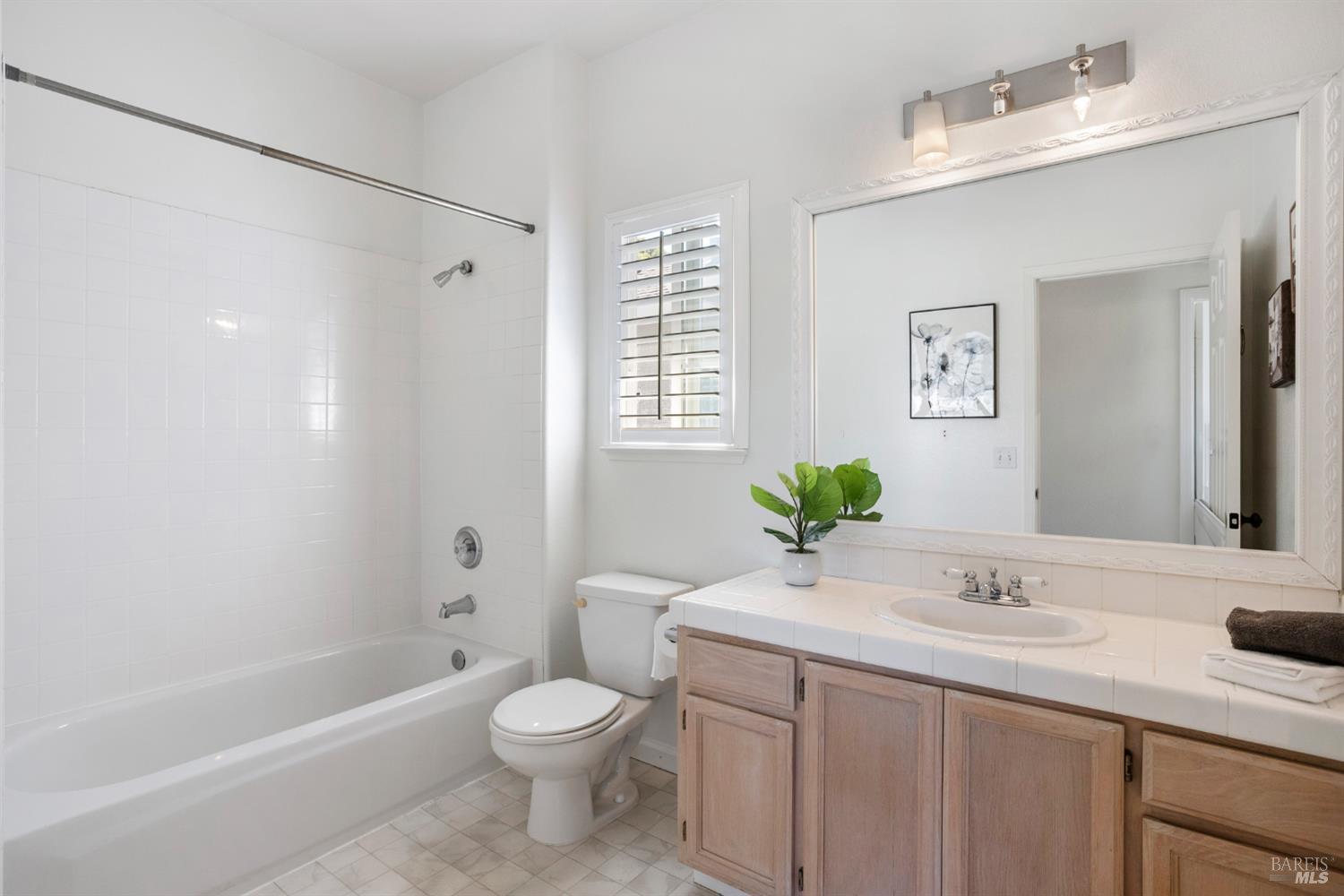 Detail Gallery Image 51 of 82 For 28 Adrian Ter, San Rafael,  CA 94903 - 3 Beds | 2/1 Baths