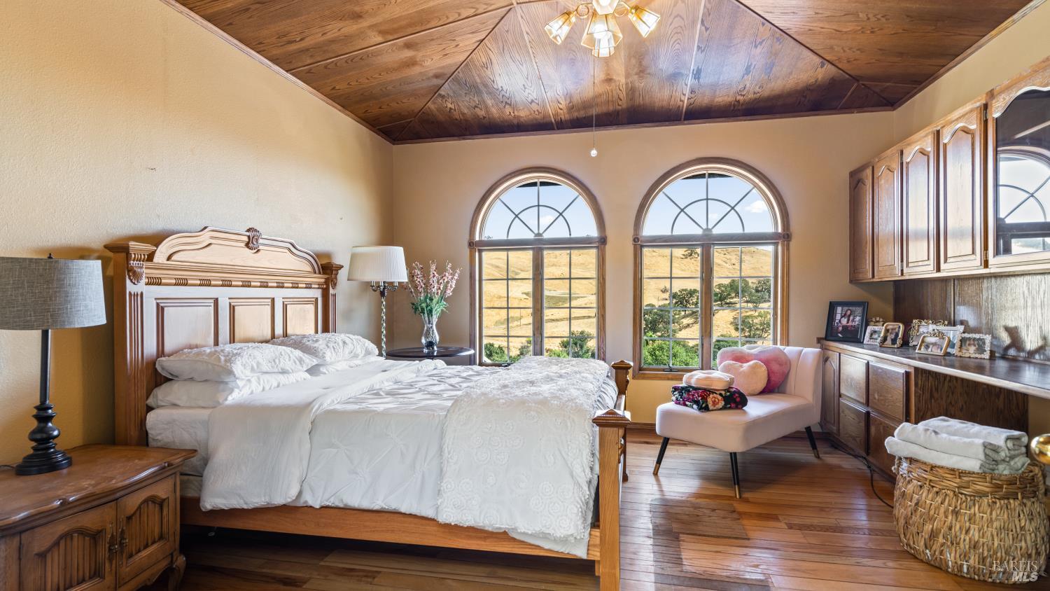 Detail Gallery Image 38 of 99 For 3380 Hidden Valley Ln, Fairfield,  CA 94534 - 5 Beds | 6/1 Baths