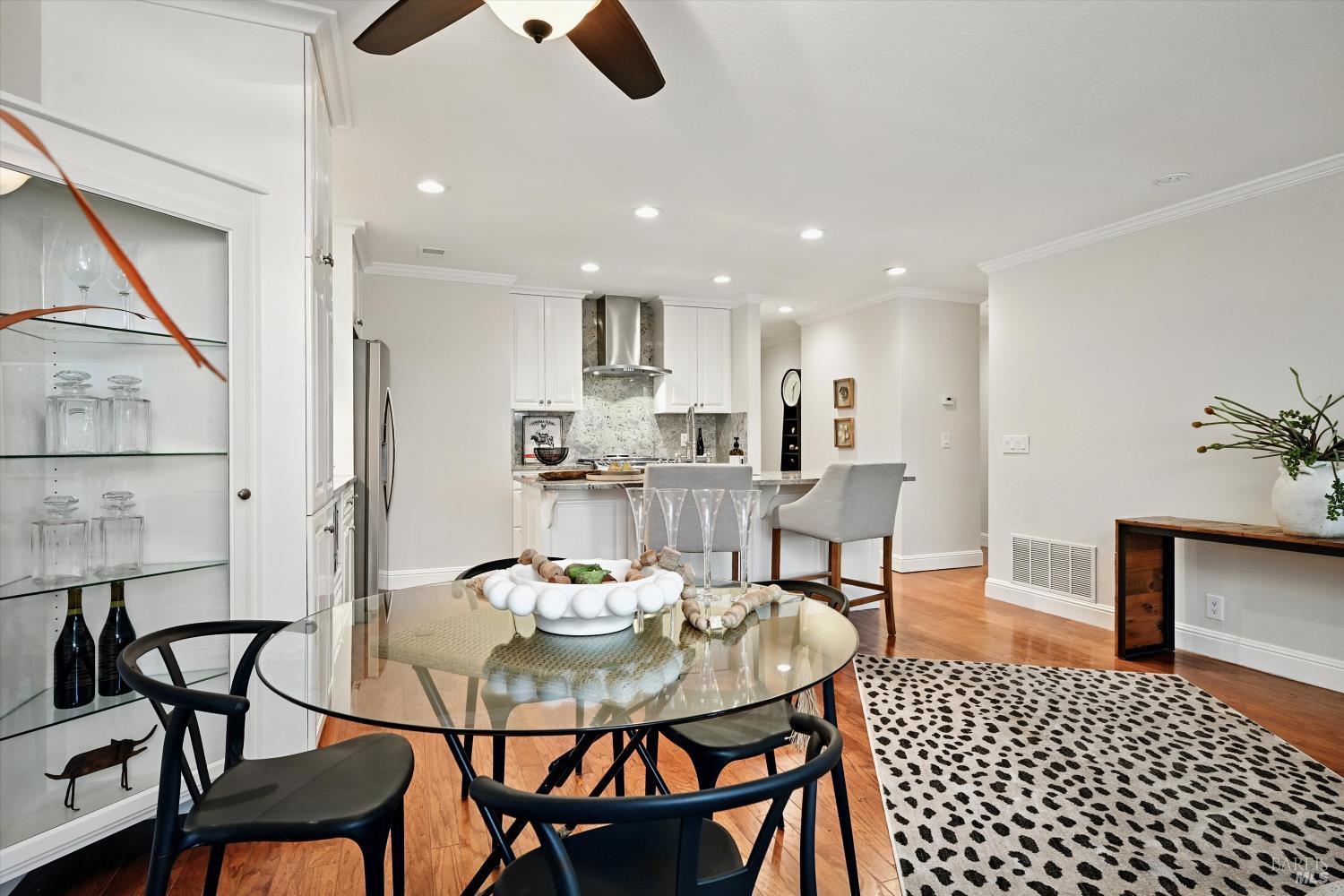 Detail Gallery Image 12 of 30 For 152 Vineyard Cir, Yountville,  CA 94599 - 2 Beds | 2 Baths