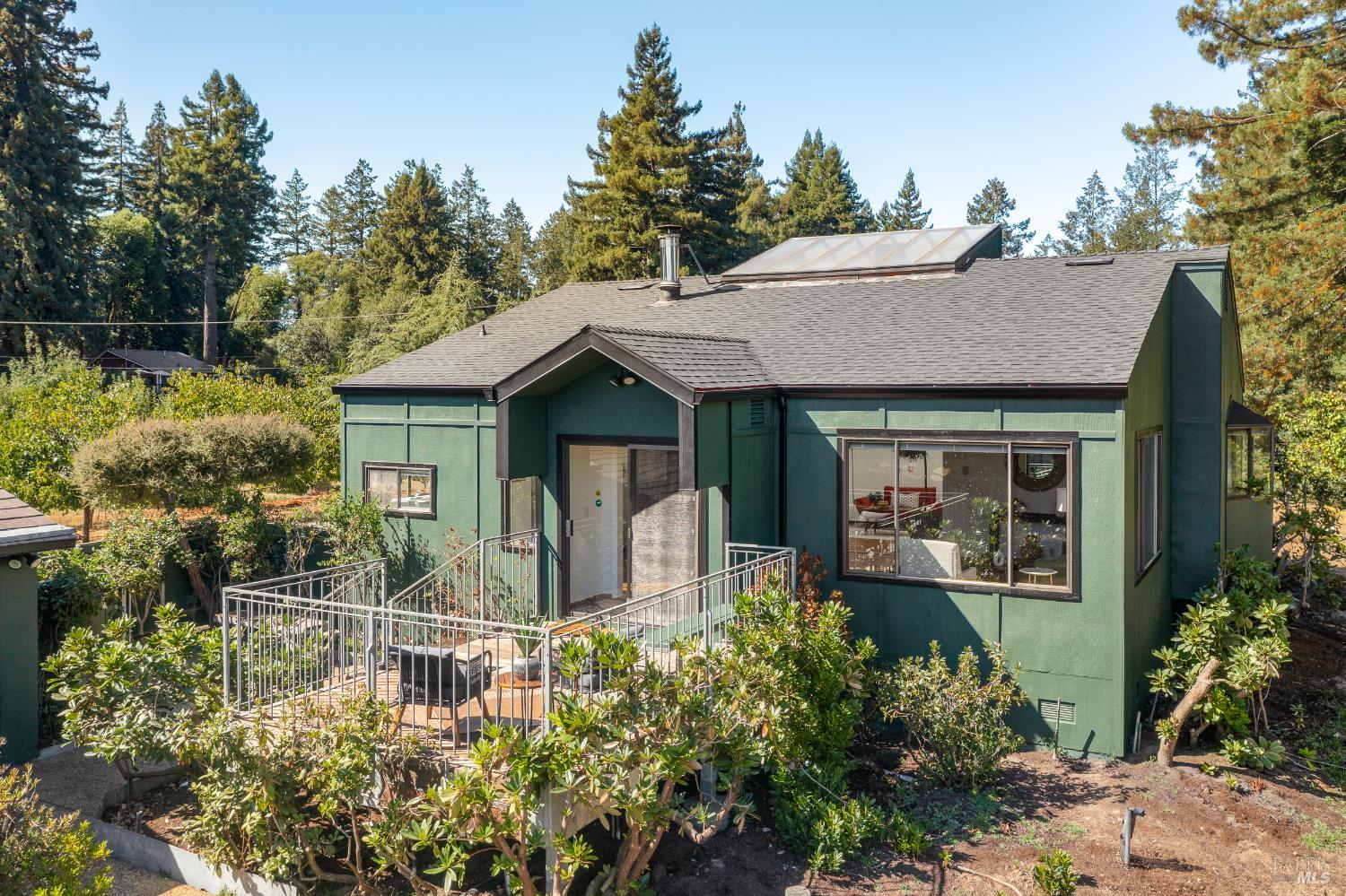 Detail Gallery Image 6 of 43 For 11370 Occidental Rd, Sebastopol,  CA 95472 - 4 Beds | 3 Baths