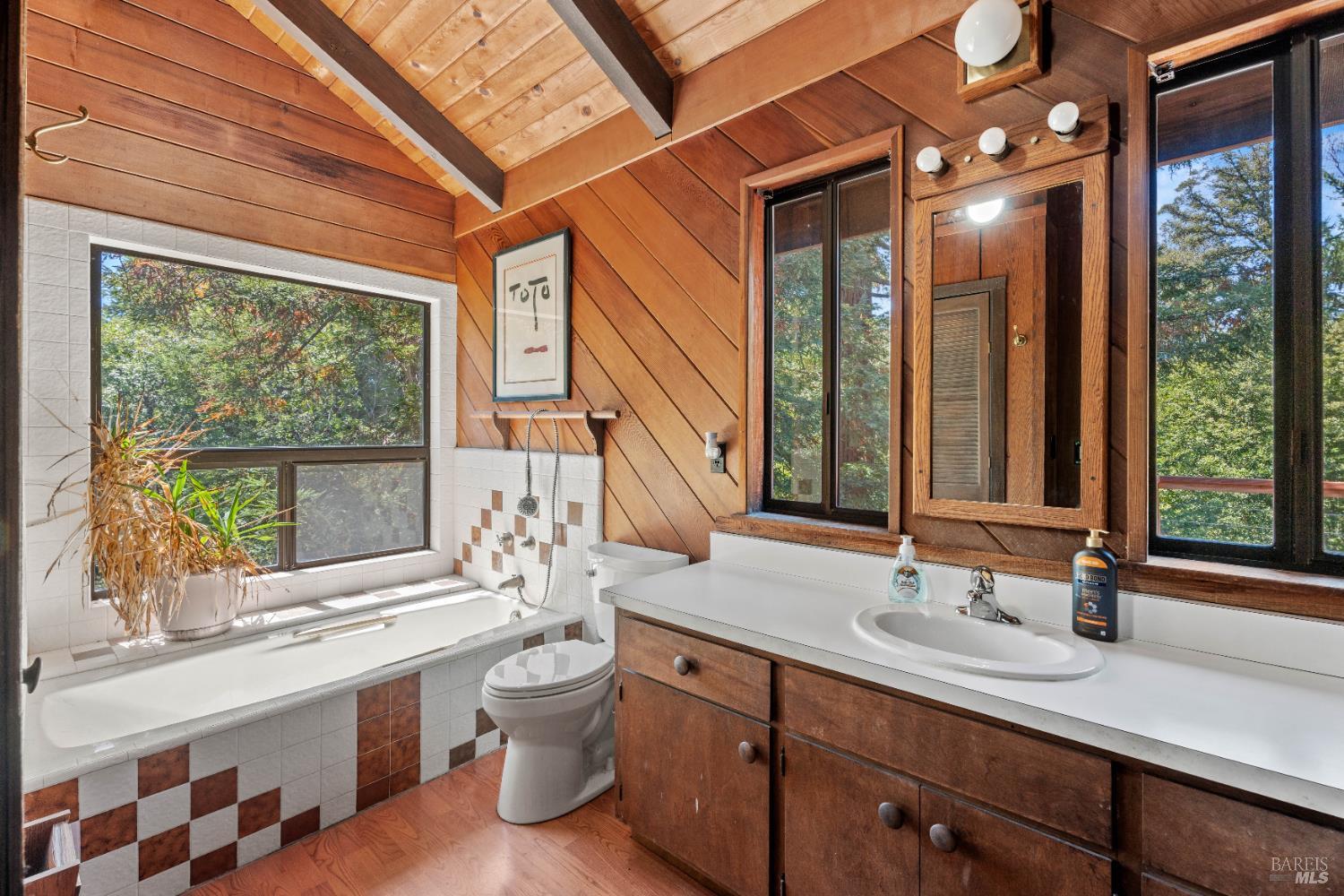 Detail Gallery Image 16 of 28 For 18396 Mariposa Creek Rd, Willits,  CA 95490 - 3 Beds | 3/1 Baths