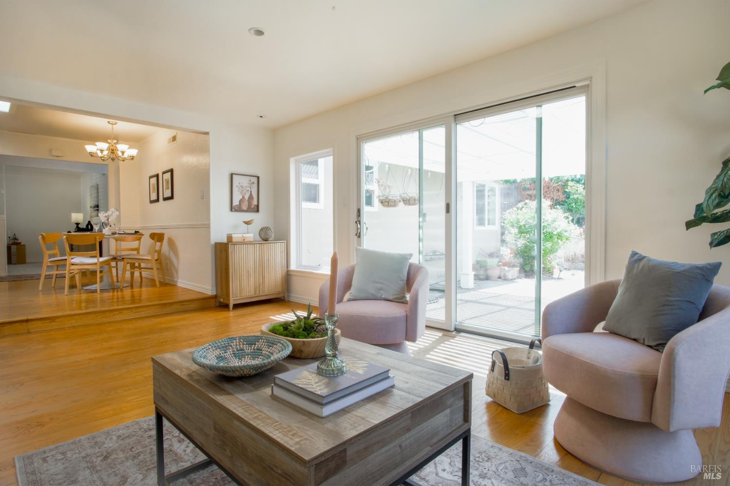 Detail Gallery Image 4 of 35 For 31 Esmeyer Dr, San Rafael,  CA 94903 - 3 Beds | 2 Baths