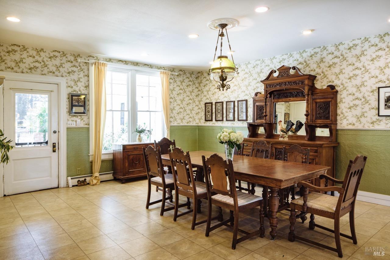 Detail Gallery Image 11 of 69 For 5215 Lakeville Hwy, Petaluma,  CA 94954 - 6 Beds | 5/1 Baths