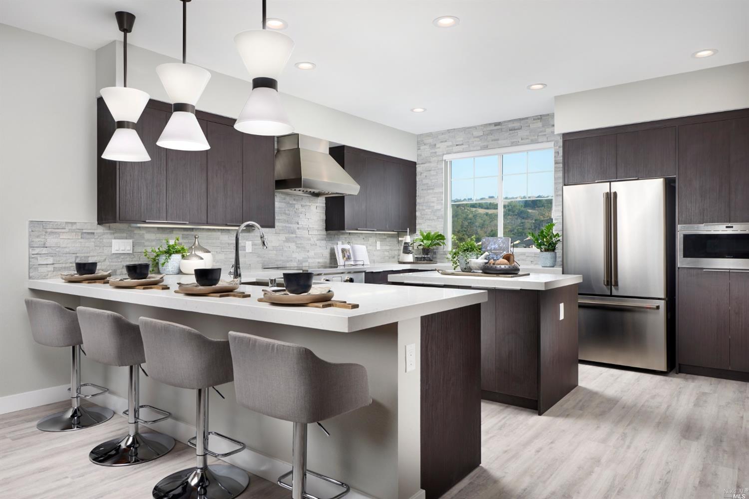Detail Gallery Image 2 of 8 For 437 Semillon Ln, Santa Rosa,  CA 95403 - 3 Beds | 2/1 Baths
