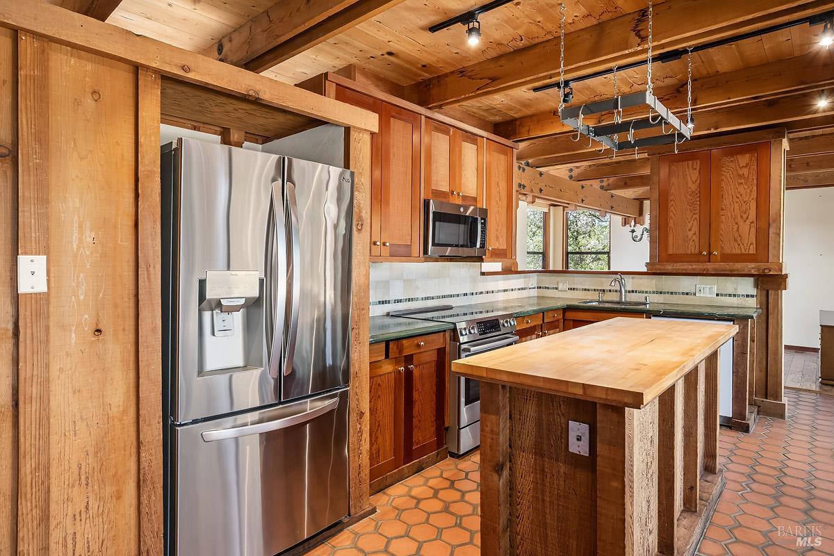 Detail Gallery Image 4 of 37 For 91 Oak Ave, Novato,  CA 94945 - 3 Beds | 2/1 Baths