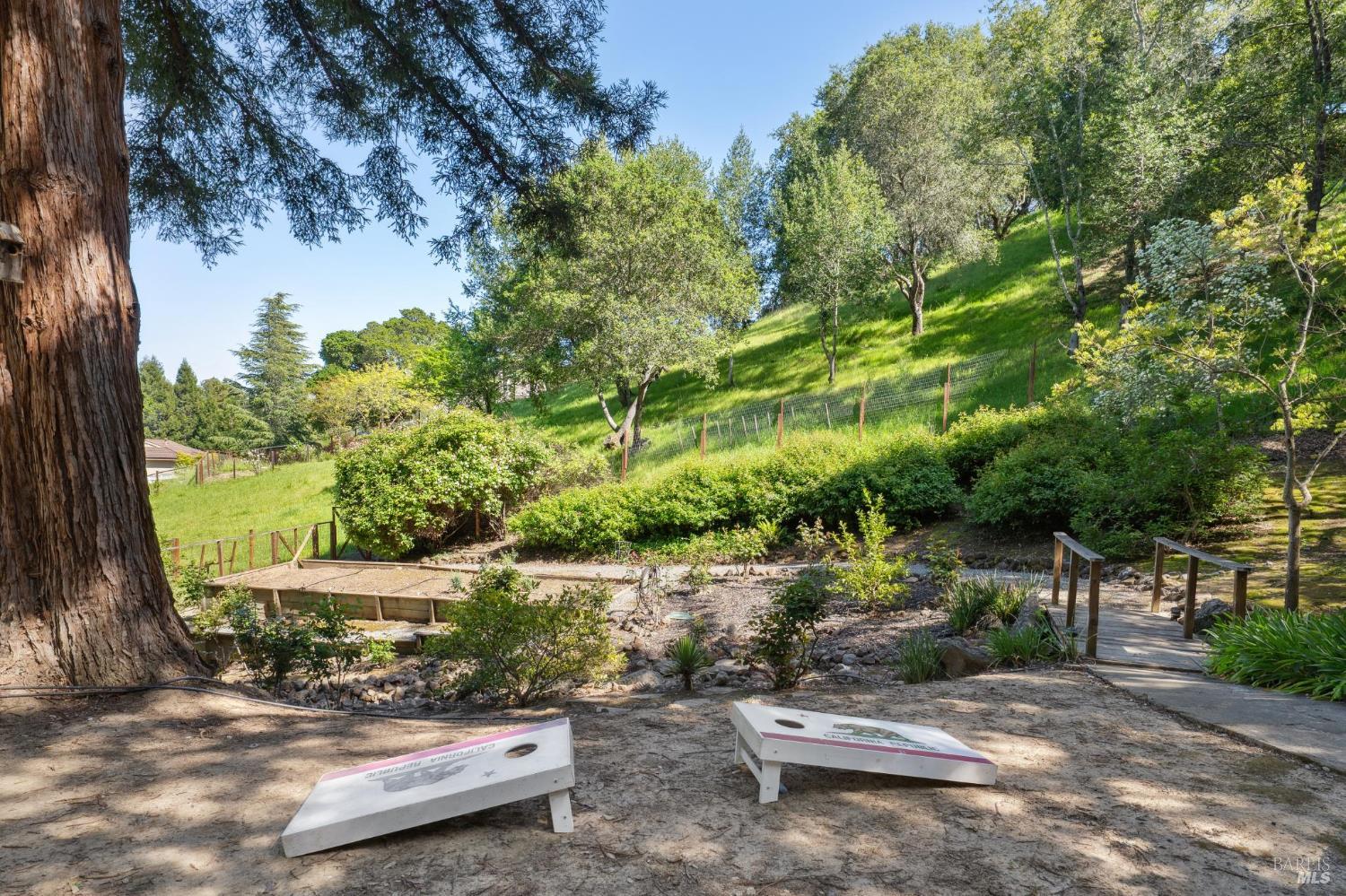Detail Gallery Image 38 of 50 For 25 Palomino Cir, Novato,  CA 94947 - 5 Beds | 2/1 Baths