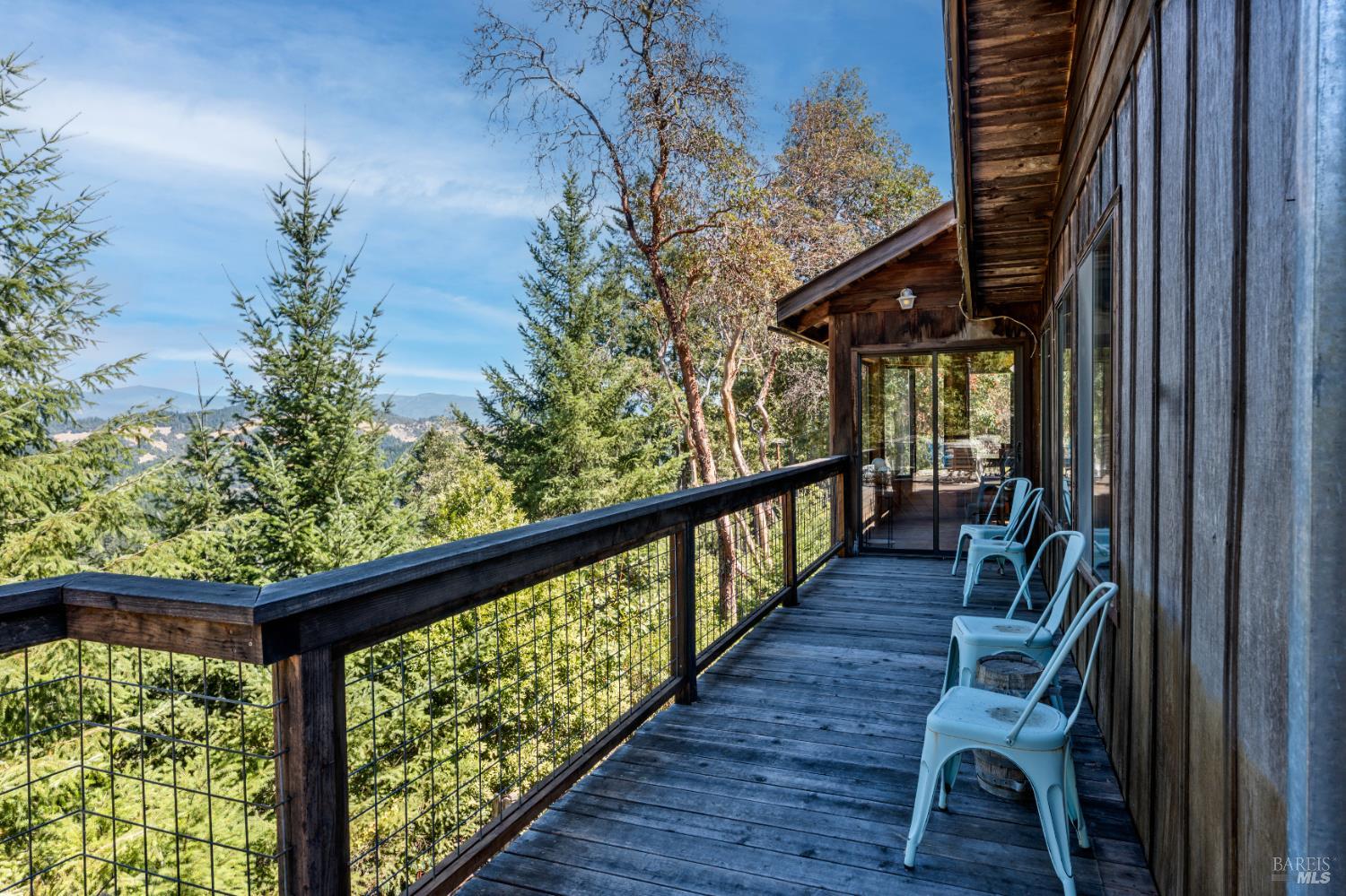 Detail Gallery Image 2 of 28 For 18396 Mariposa Creek Rd, Willits,  CA 95490 - 3 Beds | 3/1 Baths