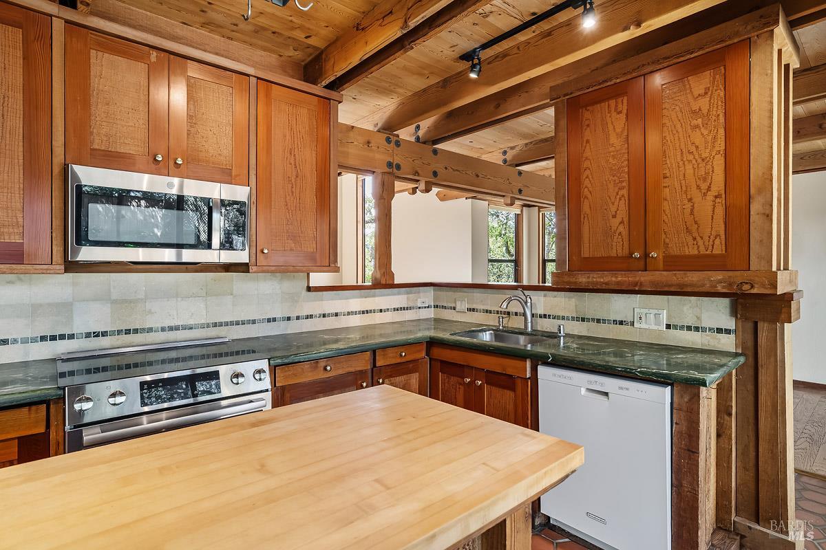 Detail Gallery Image 14 of 37 For 91 Oak Ave, Novato,  CA 94945 - 3 Beds | 2/1 Baths