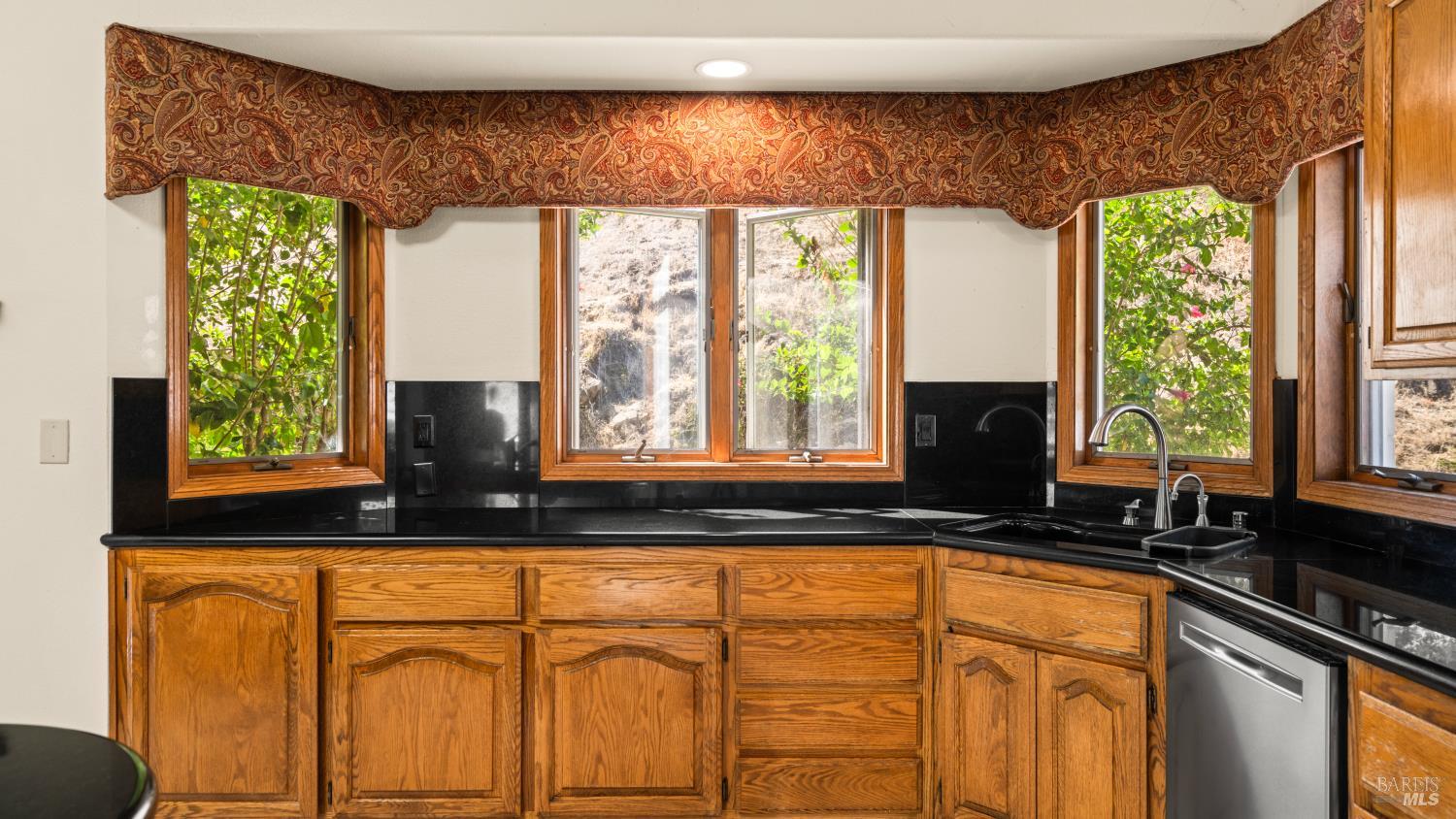 Detail Gallery Image 31 of 99 For 3380 Hidden Valley Ln, Fairfield,  CA 94534 - 5 Beds | 6/1 Baths