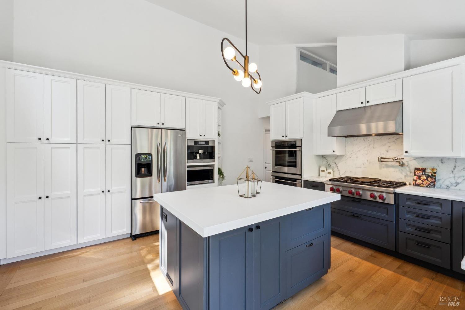 Detail Gallery Image 11 of 50 For 25 Palomino Cir, Novato,  CA 94947 - 5 Beds | 2/1 Baths