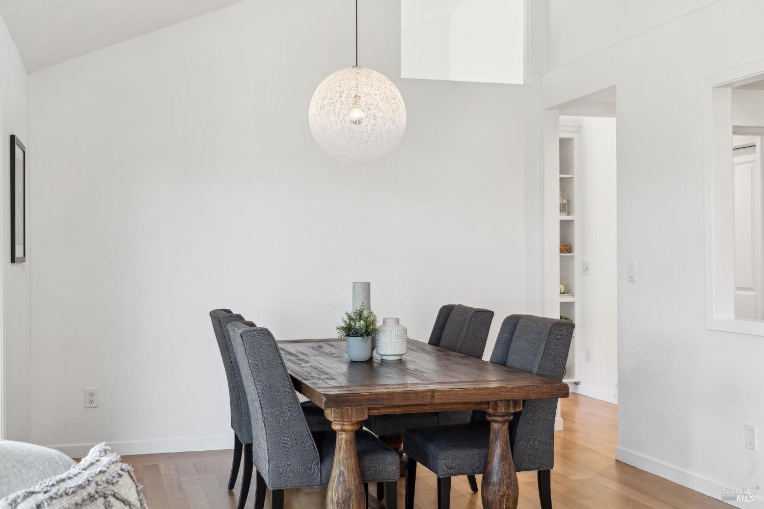 Detail Gallery Image 10 of 50 For 25 Palomino Cir, Novato,  CA 94947 - 5 Beds | 2/1 Baths